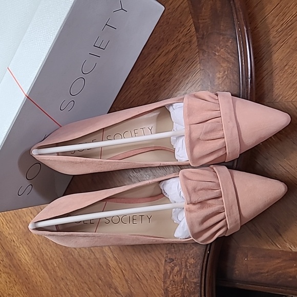 New in box! Sole Society Darbia Womens 9 suede ruffle high heel pump shoes - Picture 4 of 7